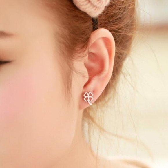 NEW 925 Sterling Silver Clover Stud Earrings - Picture 2 of 8